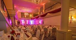 Ballsaal Touch of Red Close Northwest Ballsaal Touch of Red Close Northwest