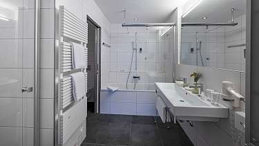 OneBedroomSuiteBathroom