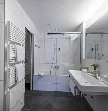 OneBedroomSuiteBathroom